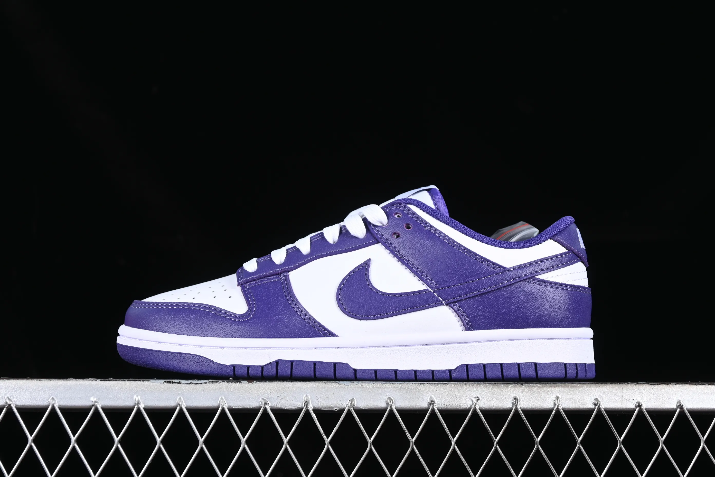All categories Nk SB Dunk Series Nk SB Dunk Low low-top sneakers Cost-effective version Nk Dunk Low SB Retro White and Purple Dunk Series low-top casual sports skateboard shoes DD1391-104